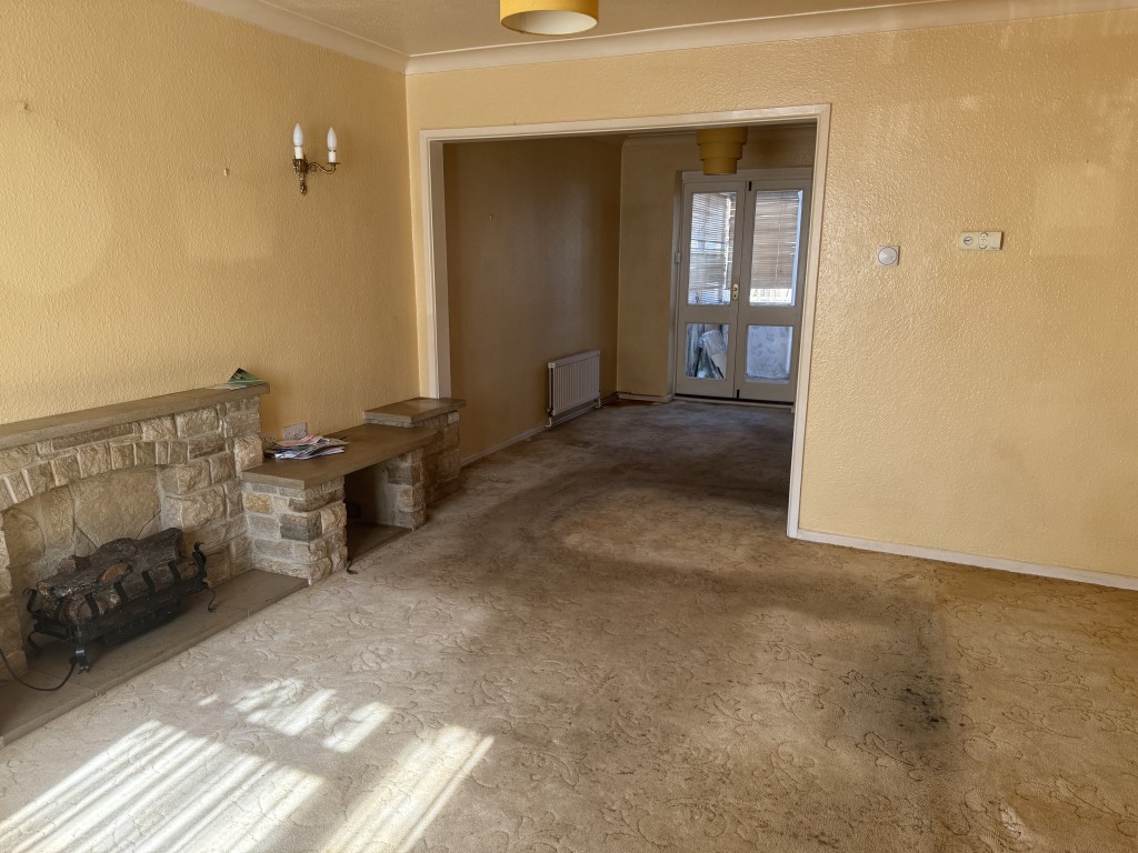 Lot: 146 - THREE-BEDROOM END-TERRACE HOUSE WITH GARAGE - Ground floor lounge leading to dining area